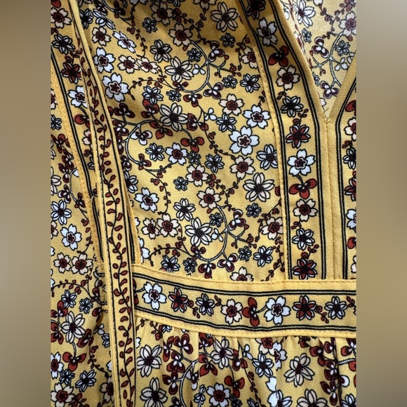 Yellow Floral Max Studio top Size Medium - Picture 5 of 5